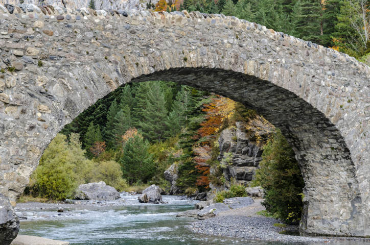 Huesca - valle de Bujaruelo 03 - puente de San Nicolás de Bujaruelo.jpg